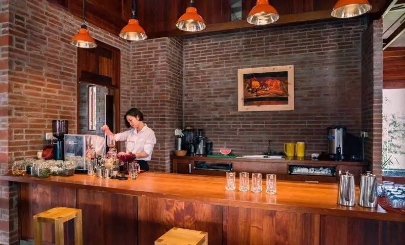 漫山蓝莓田、黑松林之间，这100户人家的乌托邦，邀你来做“后天亲人”