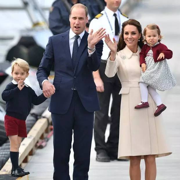 小王子你不冷吗？你王妃额娘为啥永远给你穿条小短裤？