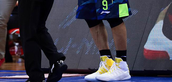 易建联脱鞋事件处理结果,易建联脱鞋风波原因