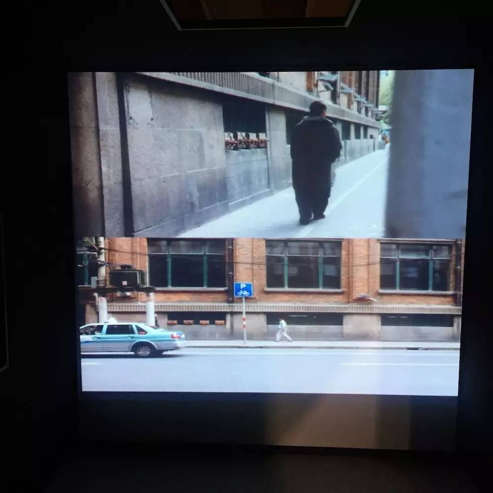 我们在上海时装周最忙的档口，“入侵”了设计师们的手机相册