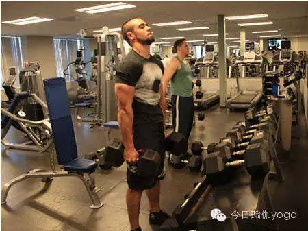 哑铃健身减肥计划表图片,哑铃健身减肥最快的方法