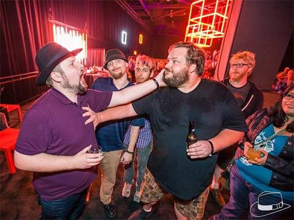 还敢骂人死胖子？身价89亿的程序员告诉你：胖，照样比你浪！