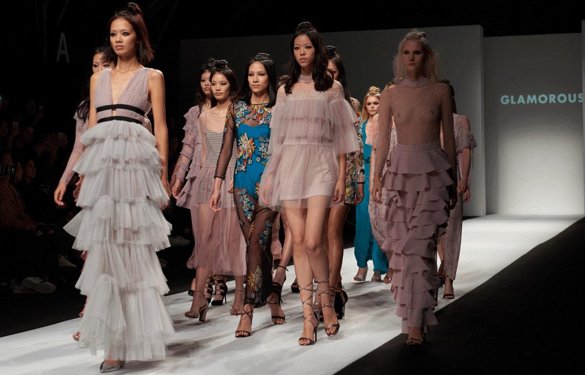 甯︿綘鐪嬩笂娴锋椂瑁呭懆,甯︿綘鐪嬫椂瑁呭懆