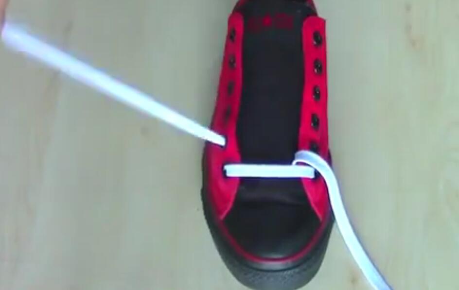 教你如何绑鞋带教程,骚气鞋带系法