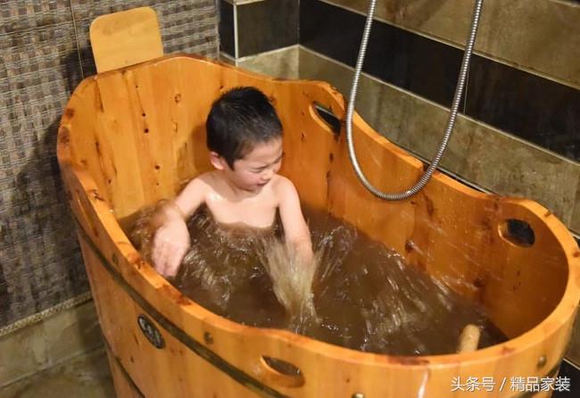 现在卫生间安装浴缸,家用卫生间浴缸用什么好