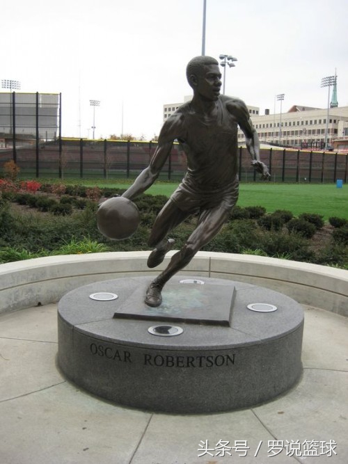 所有拥有雕像的nba球员,nba百大球星出场詹姆斯