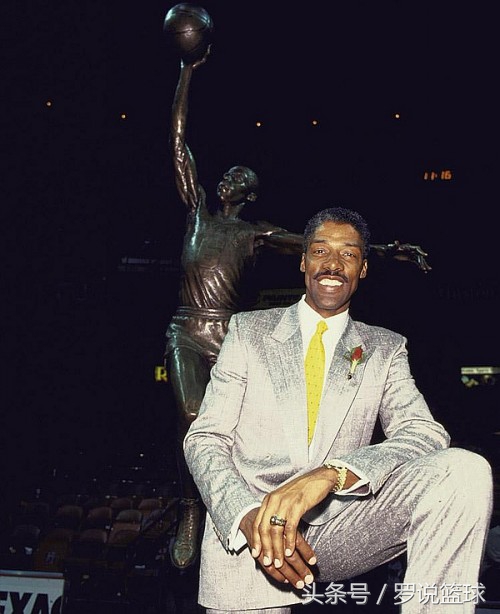 所有拥有雕像的nba球员,nba百大球星出场詹姆斯