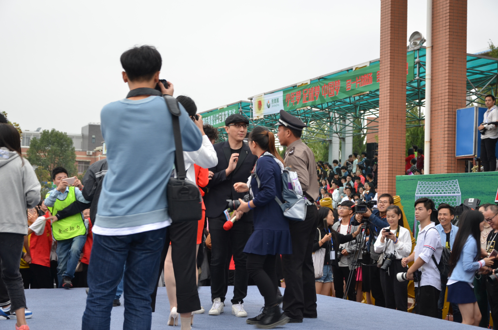 横店明星公益足球赛今日开赛，华少、钱泳辰、吕一、何中华出席