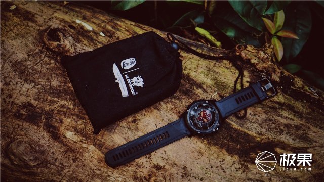 这盒子还没手掌大，里面的工具却比工具箱还全，野外保命全靠它