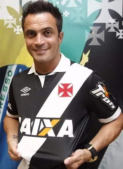 巴西人踢球脚法细腻,巴西民间足球脚法