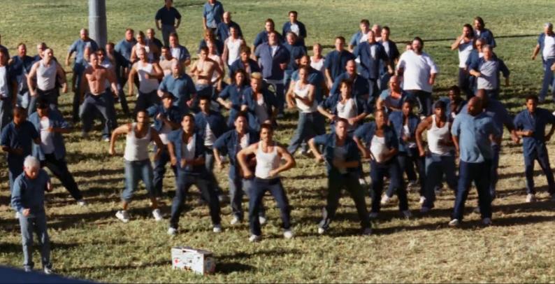 黑人想“捡肥皂”却被男主暴揍！这部美国监狱喜剧，搞笑100分！