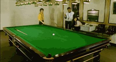 周星驰跳起来打台球片段,周星驰打桌球片段