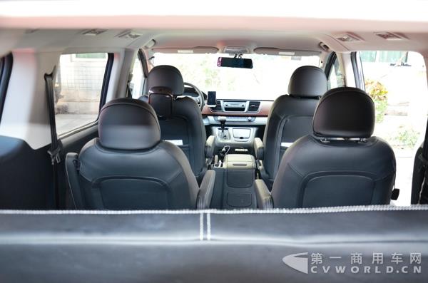 无障碍出行不再是问题！上汽大通联合首汽推出网约多功能车