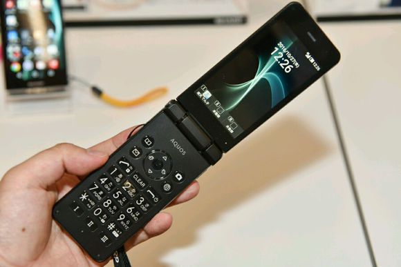 夏普最新翻盖机,夏普aquos翻盖机