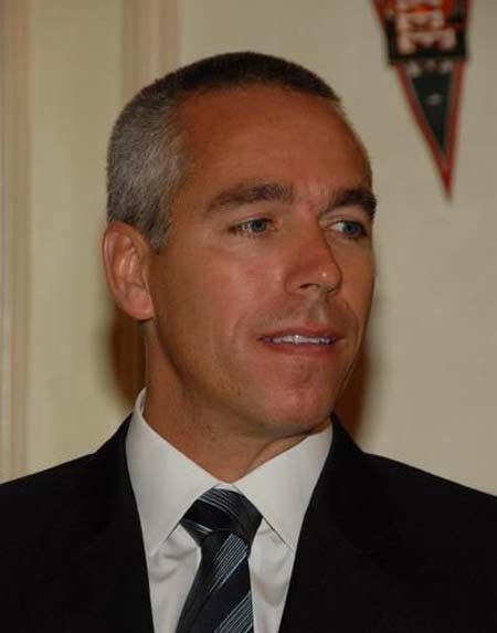 易建联在nba时的精彩表现,易建联nba生涯巅峰时刻比赛过程