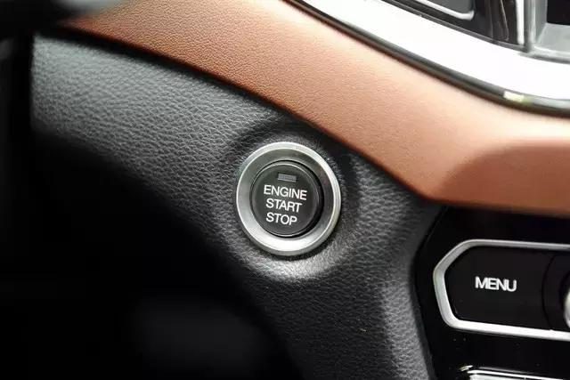 买不起汉兰达就看它颜值不输途昂,果断放弃汉兰达