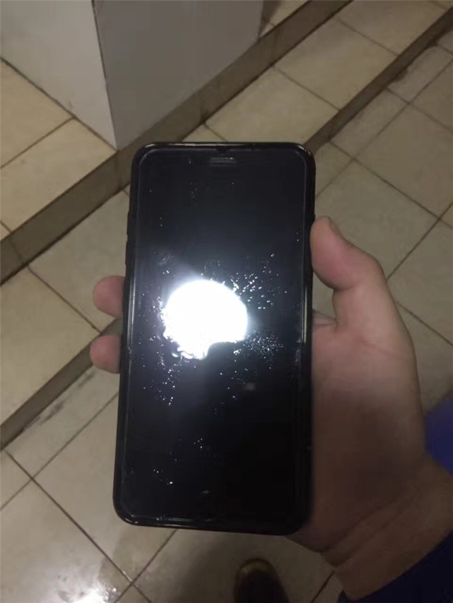厉害了！历经三天三夜厕所浸泡iPhone7Plus完美如初