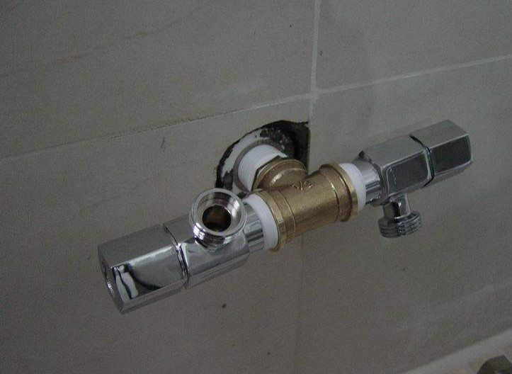 马桶怎样安装防止臭味反出,卫生间马桶反味严重简单解决方法