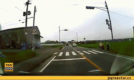 为啥女人脚穿高跟鞋都那么窄,腿较短的女性不应该穿高跟鞋