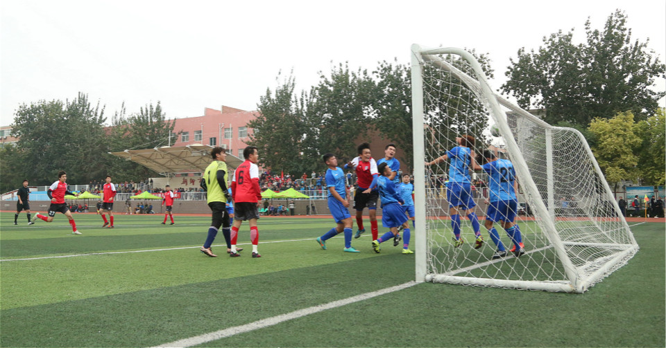 10人新乡主场1：4不敌洛阳，新乡虽败犹荣，拼尽全力永不放弃