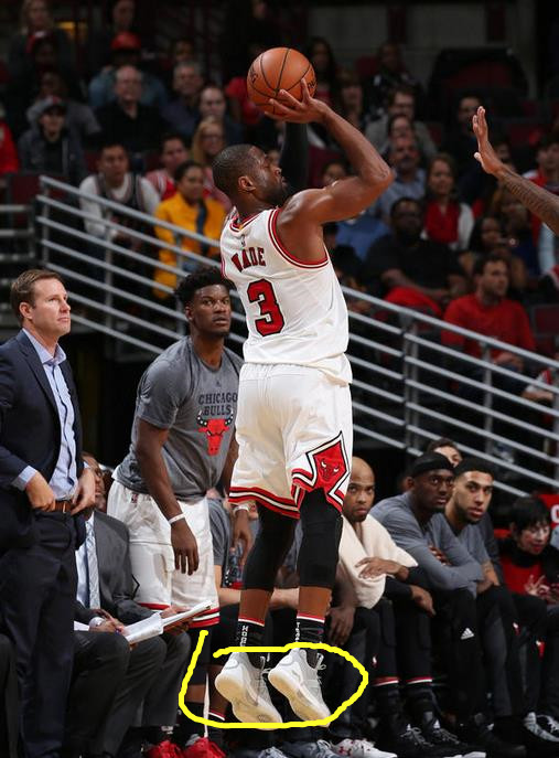 易建联李宁事件李宁处理结果,易建联脱鞋事件对李宁影响