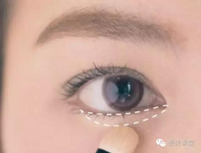 眼影用红色和复古红怎么画出眼影,想要温柔的眼妆选什么色系的眼影