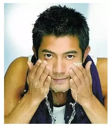 手刮式剃须刀护肤,什么剃须刀又方便又很好用