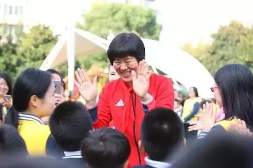 郎平在上海的这个细节,或许暴露了她至今未能续约的根本原因