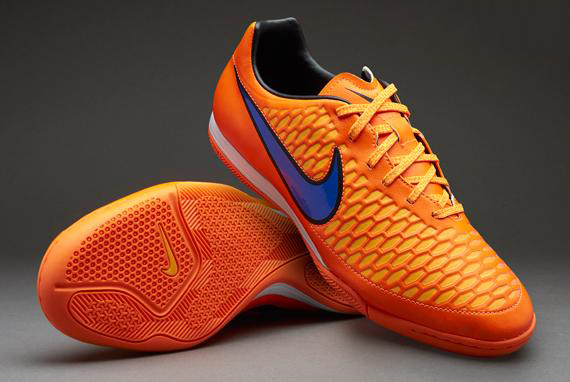 足球鞋适合场地介绍,踢球人四宫格