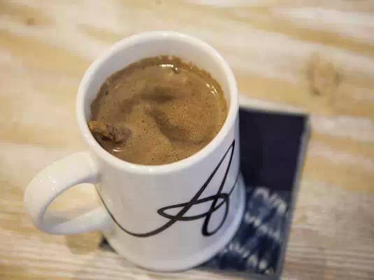 洒满阳光的下雪天，就要去喝这18杯热巧克力噢！