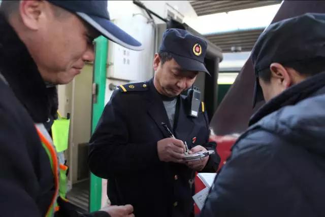 火车站列车员的真实生活,列车员上班的真实感受