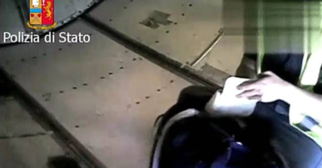 国外飞机上安检时丢失物品怎么办,坐飞机行李怎么放才不会被偷