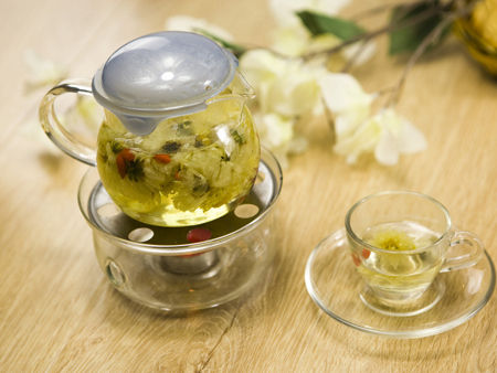 脸颊下巴老是长痘痘怎么治疗,脸颊跟下巴长痘痘用什么药膏