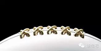 唯物|情人节倒计时,去看50个潮牌出的超级碗纪念球,独一无二