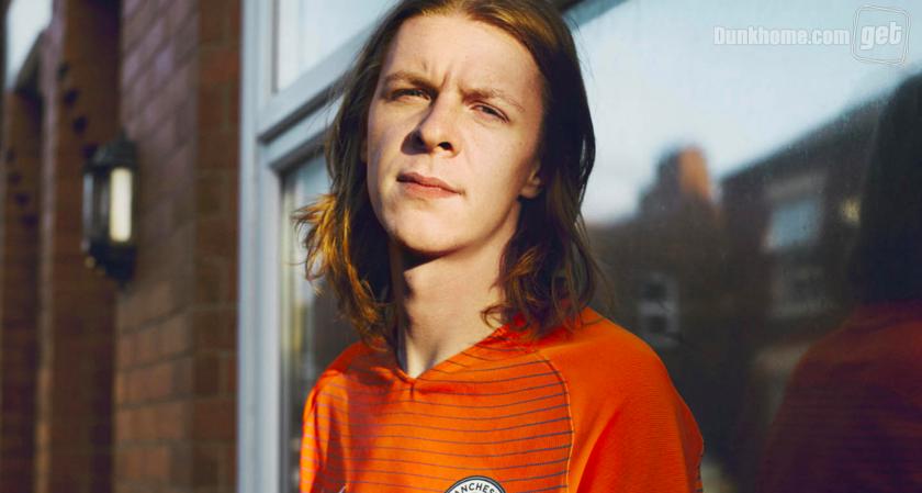 新版曼城球衣,曼城新赛季球衣24-25发布