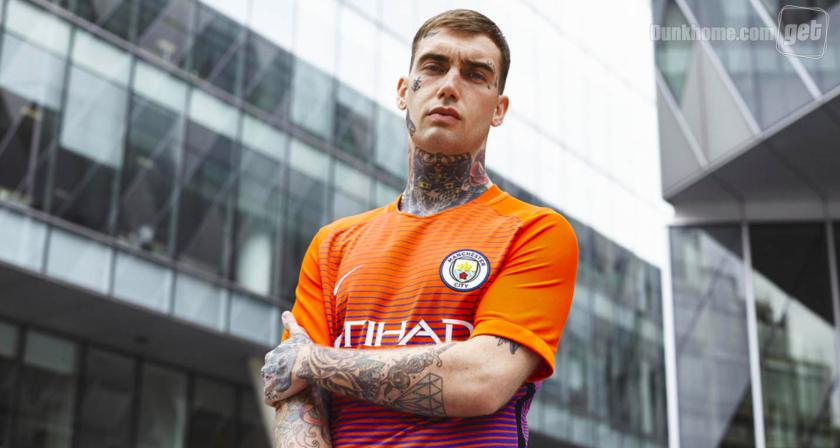 新版曼城球衣,曼城新赛季球衣24-25发布