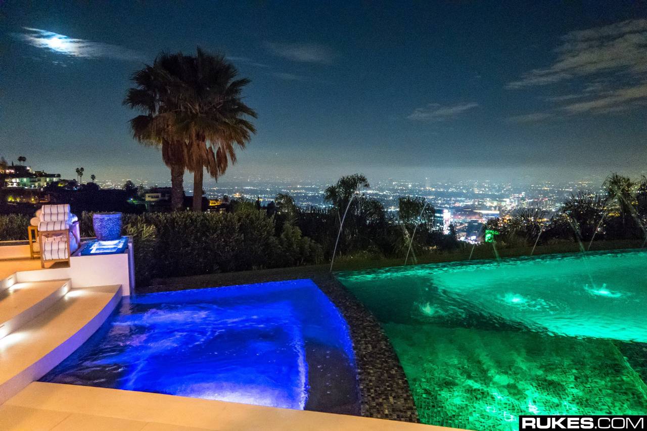 还敢骂人死胖子?身价89亿的程序员告诉你:胖,照样比你浪!