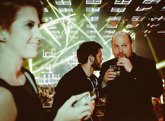 还敢骂人死胖子？身价89亿的程序员告诉你：胖，照样比你浪！