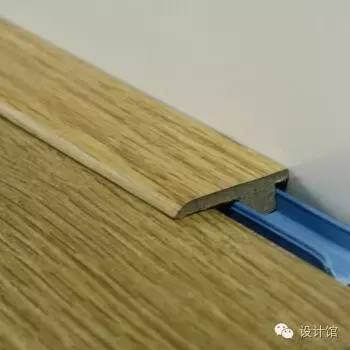 一边铺瓷砖一边铺地膜,一边贴砖一边填缝吗