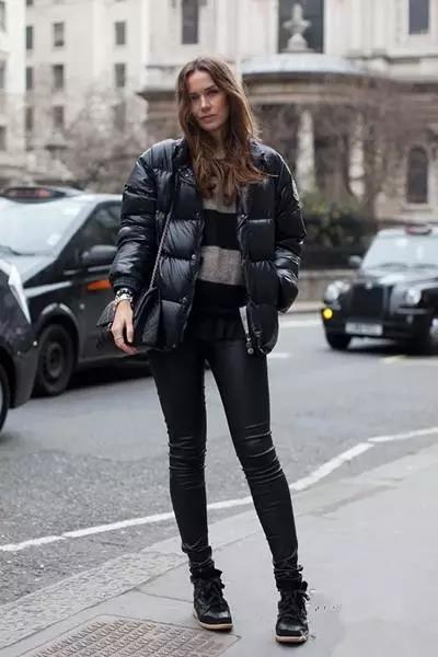 好冷啊!我只想躲进羽绒服里装成一个时髦的瘦子!