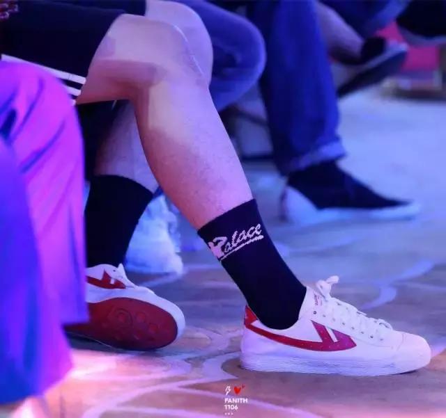 杨幂同款回力2022橙色板鞋,回力鞋子45元