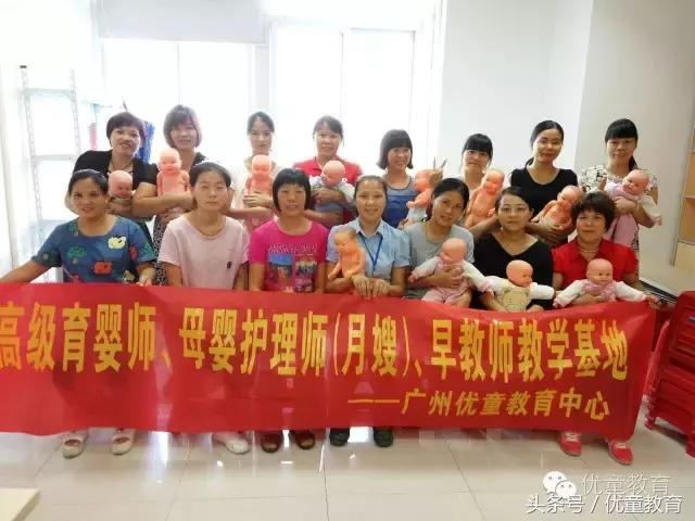 怎么给宝宝洗澡一岁以内,宝宝洗完澡怎样给宝宝做抚触