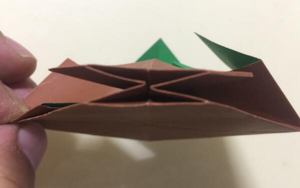 怎样折蝴蝶结放到爱心盒子上面,蝴蝶结盒子折纸教程