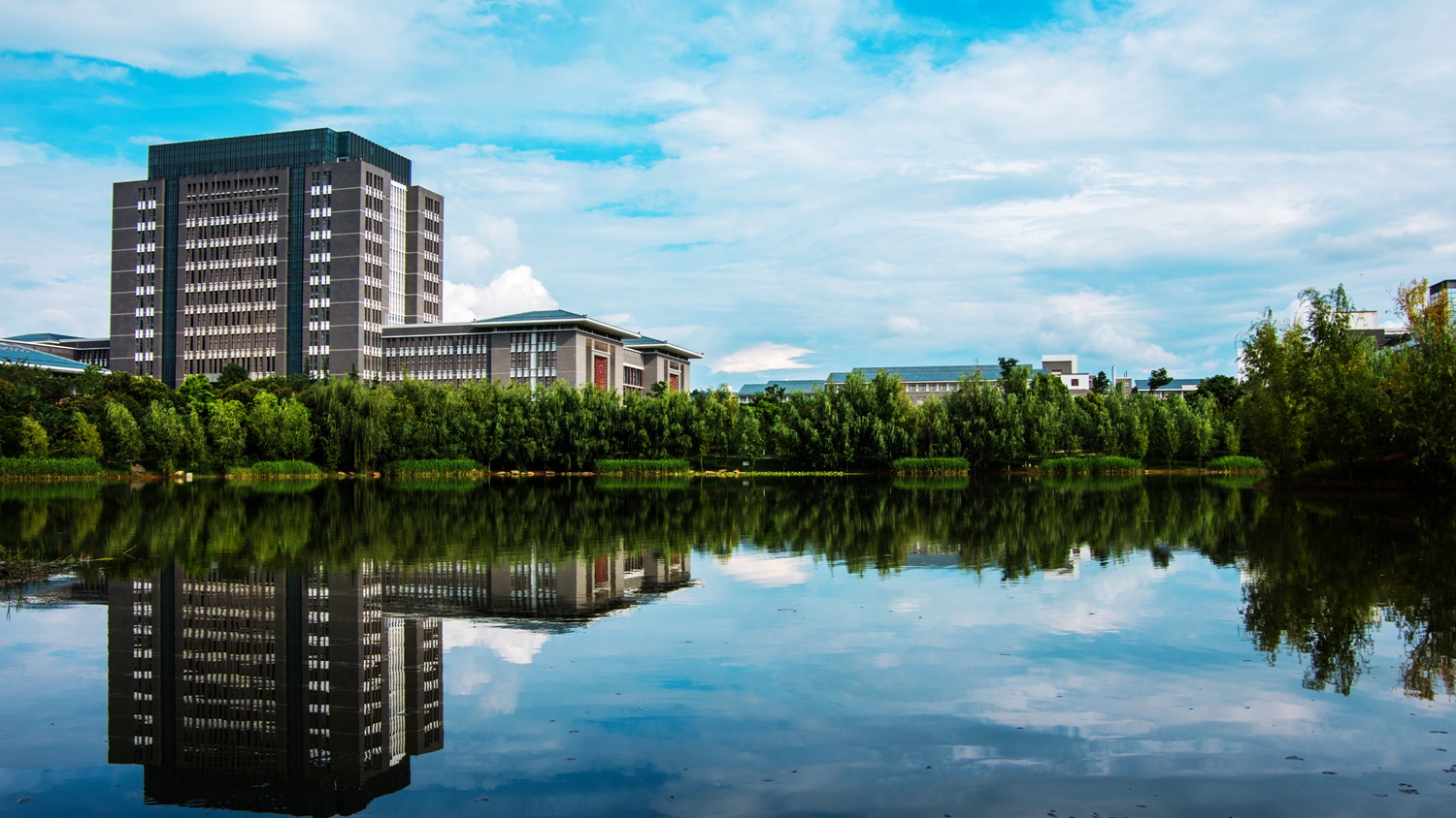 浜戝崡甯堣寖澶у鍛堣础鏍″尯,浜戝崡甯堣寖澶у