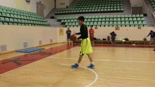 篮球贴防技巧教学,中考篮球运球技巧及评分细则视频