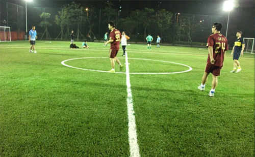 踢球人必有的鞋,足球场地怎么选球鞋