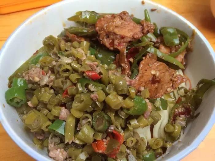 成都的一群面痴,拿出了他们珍藏的42碗好面,服不服吃了就知道