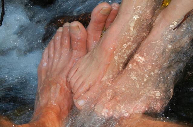 泡脚的时候水里加点这些东西,三种病不能随便泡脚