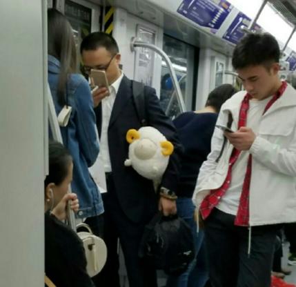 9元砂锅大嘴猴的做法,食堂现砂锅大嘴猴