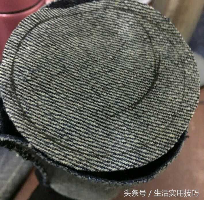旧牛仔裤改收纳袋制作方法,旧牛仔裤变废为宝变身成为收纳袋